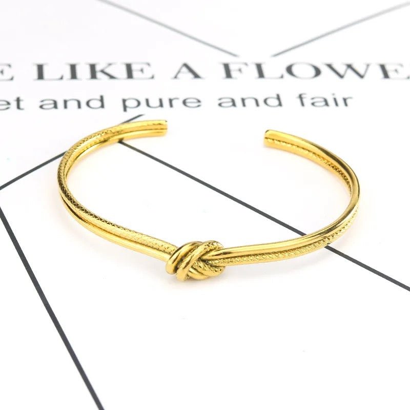Amore Knot Cuff Bangle - Coco & Cali