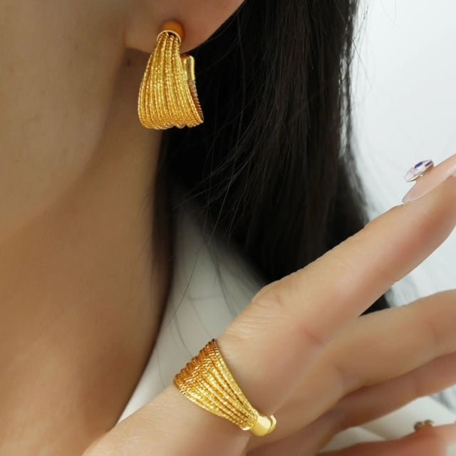 Amaira Gold Earrings - Calilo Australia