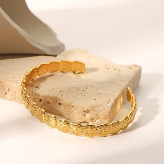 Gold Shell Cuff Bracelet - Calilo Australia