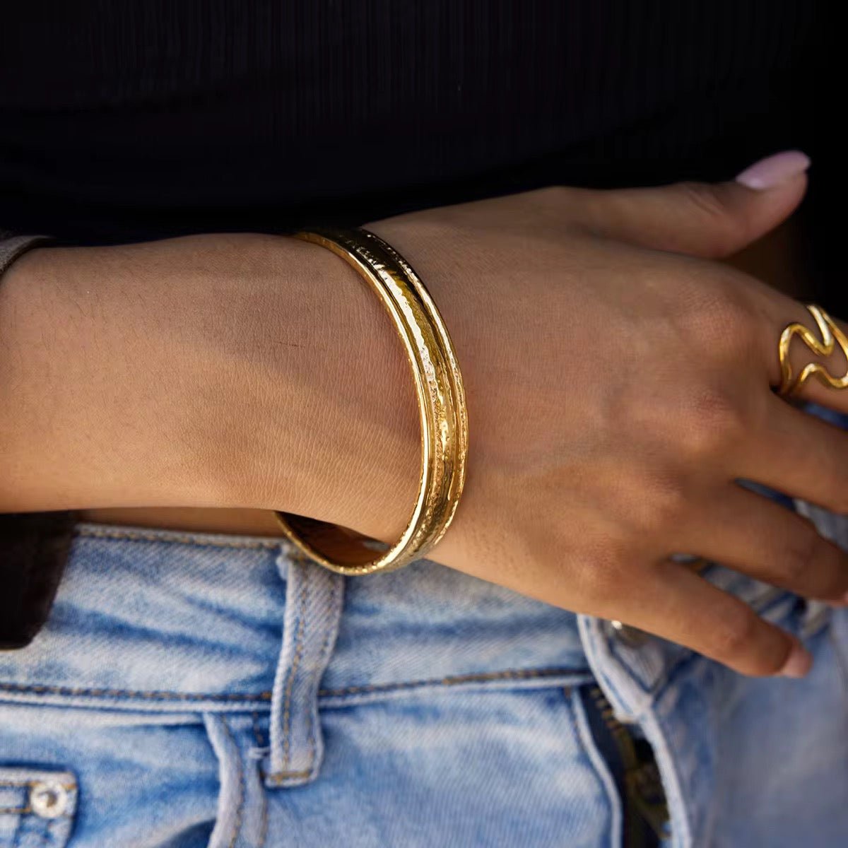 Sahara Textured Gold Bangle - Calilo Australia