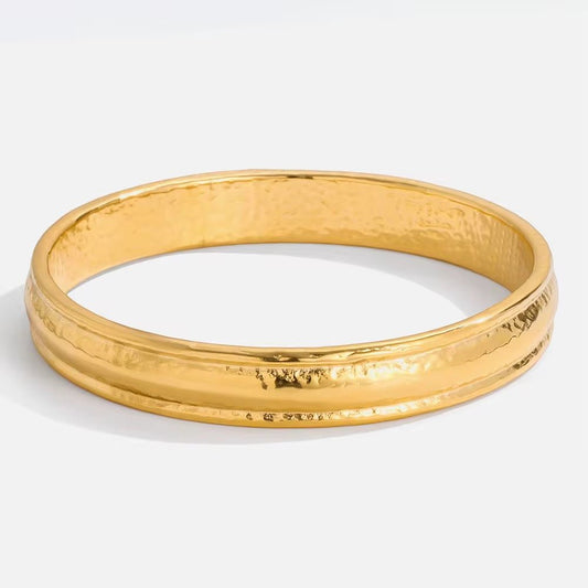 Sahara Textured Gold Bangle - Calilo Australia