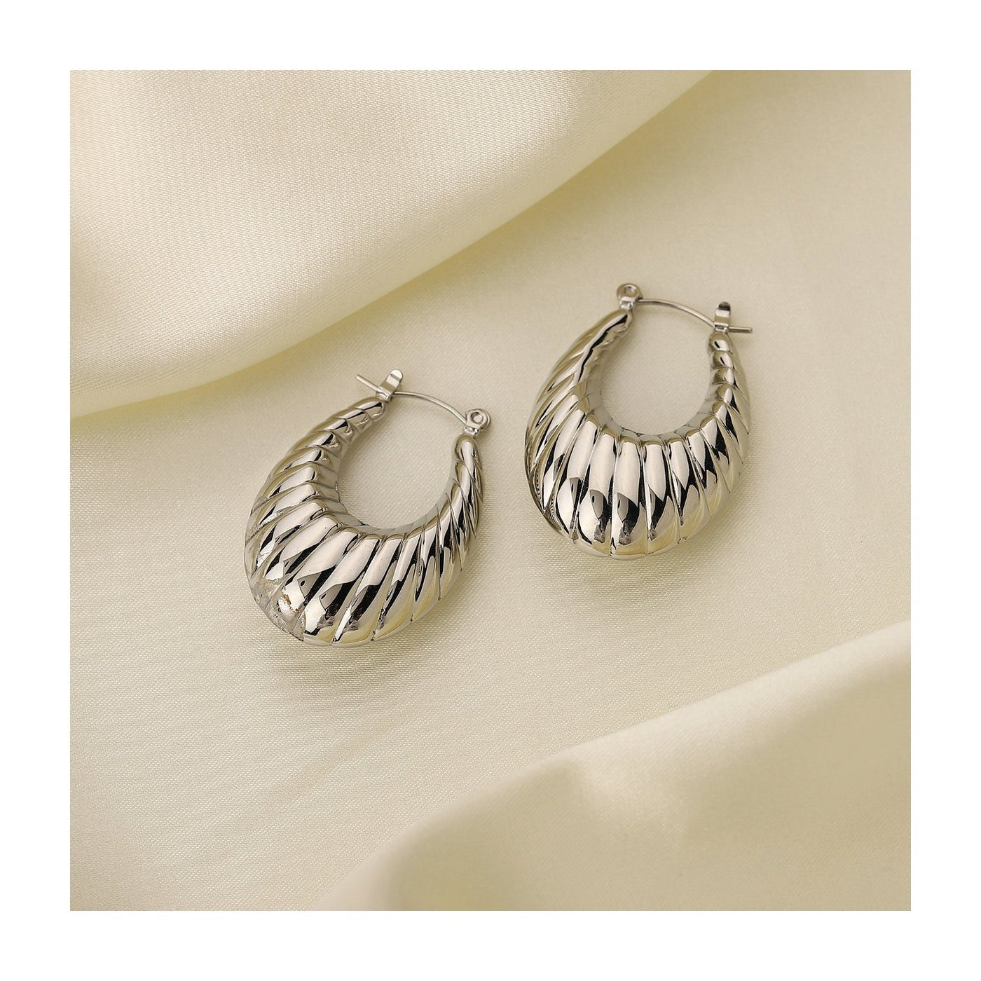 Kyra Croissant Earrings - Coco & Cali