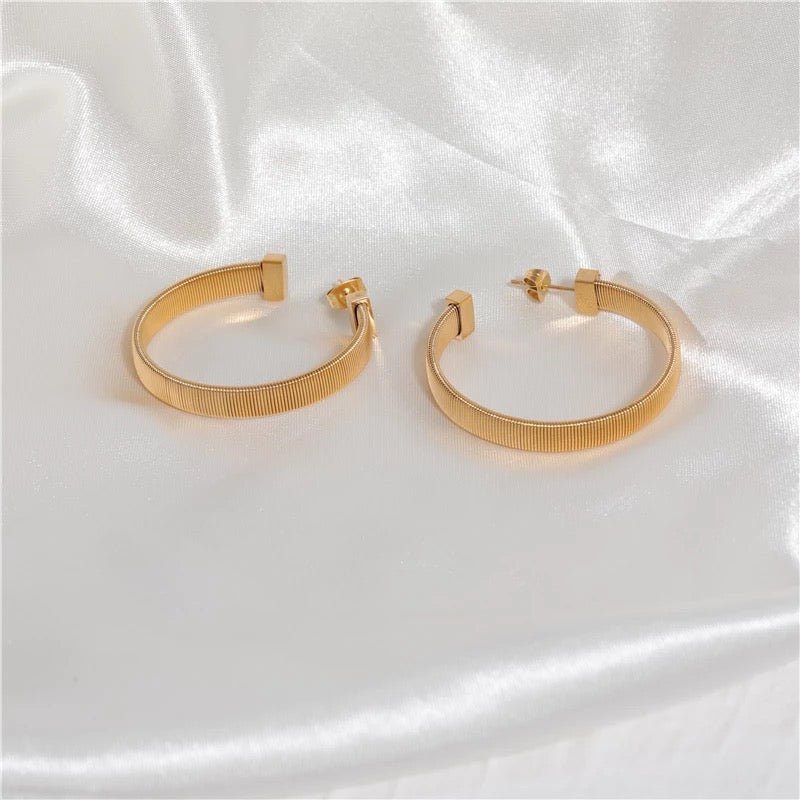 Tia Gold Hoop Earrings - Coco & Cali